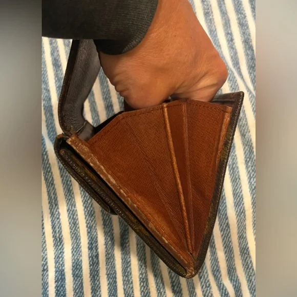Authentic Vintage Louis Vuitton Monogram Wallet - Picture 8 of 14